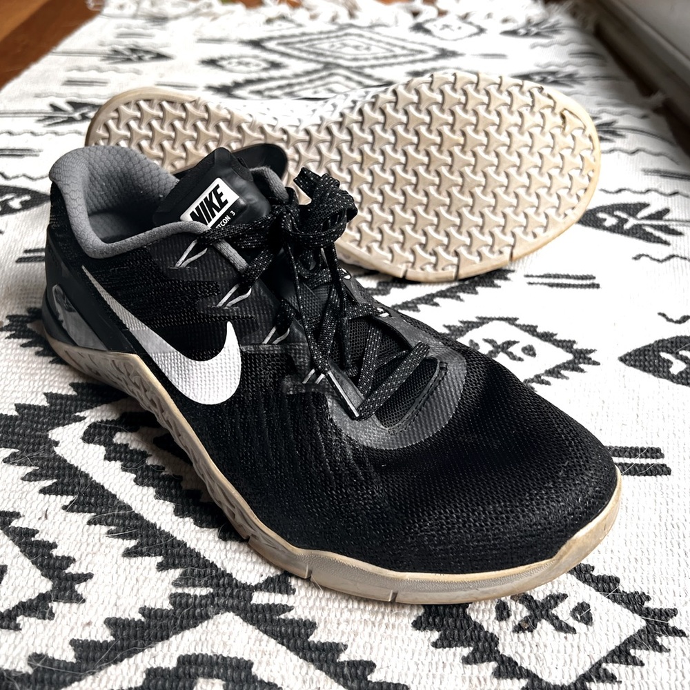 Nike metcon 3 size 11 black and white